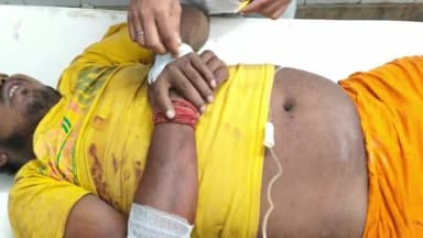 गिरिडीह: गांडेय थाना क्षेत्र के दासडीह निवासी छात्रधारी राय ट्रेन से चपेट में आकर बुरी तरह हुवा घायल,इलाज के लिए लाया सदर अस्पताल