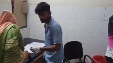 सासनी: बिजली घर के पास एक युवक को शराबी ने मारपीट कर किया घायल, पुलिस ने कराया डॉक्टरी परीक्षण, डॉक्टरों ने किया अलीगढ़ रेफर