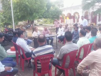 बल्देवगढ़: बल्देवगढ़ पुलिस थाना परिसर में आगामी त्यौहारों को लेकर शांति समिति की बैठक की गई आयोजित