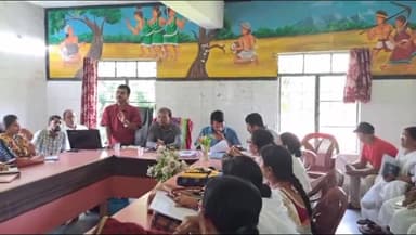 बरहरुवा: कुष्ठ खोज पखवाड़ा हेतु एमओआईंसी ने सीएचसी सभागार में स्वस्थ कर्मियों के साथ किया बैठक, दिये निर्देश