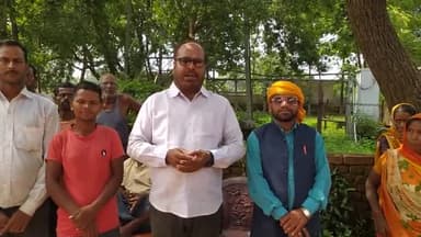 विशेष जन संपर्क अभियान' के तहत आज सदर प्रखंड के कोवाड़ में समर्थकों एवं स्थानीय लोगों के साथ बैठकर उनके सवालों पर चर्चा कर आंदोलन की योजना बनाई गई। साथ ही, आगामी विधानसभा चुनाव जनता के सहयोग से लड़ने का ऐलान किया गया..