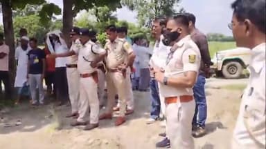 लौरिया: वृंदावन गांव मे कब्र खोदकर पांच दिन बाद दफनाई विवाहिता की शव पुलिस ने कोर्ट के आदेश पर निकला