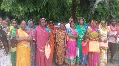 हिलसा: प्रधानमंत्री आवास योजना के लाभ हेतु नारायणपुर गांव के दर्जनों लोग पहुंचे अनुमंडल कार्यालय हिलसा