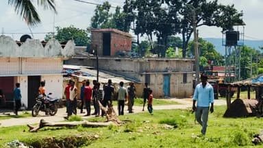 हज़ारीबाग: चतरो गांव में नव विवाहिता मृतिका के शव को उसके मायके वालों ने उसके ही ससुराल के घर के सामने जलाया