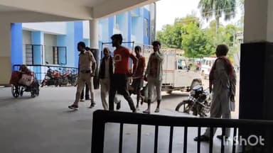 सुपौल: किशनपुर थाना की पुलिस ने शराब मामले में अलग-अलग जगहों से तीन लोगों को किया गिरफ्तार, मेडिकल कराने लाई सदर अस्पताल