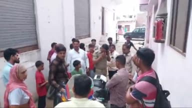 जलेसर: मोहल्ला माधव नगर में महिला के साथ टप्पेबाजी की घटना करने वाली 3 शातिर महिलाओं को किया गया गिरफ्तार, ₹13000 बरामद