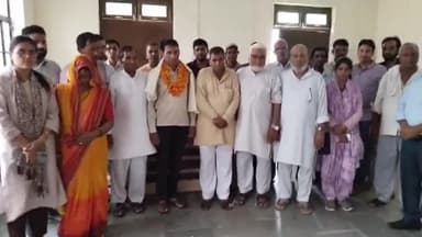 चूरू: वरिष्ठ सहायक पद पर पदोन्नत होने पर सत्यप्रकाश मीणा का ग्राम पंचायत घांघू ने किया सम्मान