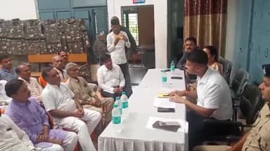 सारंगपुर: सारंगपुर थाने में शांति समिति की हुई बैठक एसपी,प्रशासन ,जनप्रतिनिधि,हिंदू संगठनों के लोग रहे मोजूद कही ने दिए निर्देश