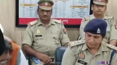 मुरादाबाद: एसपी सिटी कार्यालय पर पहुंचकर मुस्लिम समुदाय के लोगों ने ईद मिलादुन्नबी को लेकर एसपी सिटी से की मुलाकात