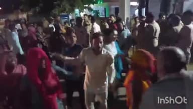 हाथरस: चंदपा के गांव कोका में प्लाट के विवाद में दो पक्षों में जमकर हुई मारपीट, एक घायल एक की हुई मौत थाने के बाहर लगाया जाम