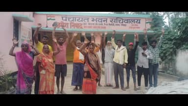 सहजनवा: पिपरौली में रोजगार सेवक के विरुद्ध श्रमिकों ने  किया प्रदर्शन