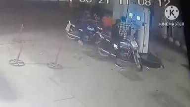 ललितपुर: शहर के अभिलाषा पेट्रोल पंप पर फर्जी तरीके से ऑनलाइन पेमेंट कर ठगी करने वाले दो आरोपियो को कोतवाली पुलिस ने किया गिरफ्तार