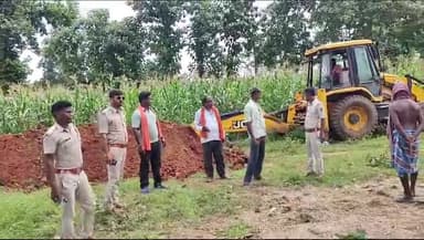 रामानुजगंज: ग्राम पंचायत देवगंई मैं फॉरेस्ट रेंज में वन विभाग की भूमि अतिक्रमण मुक्त हुई साप्ताहिक बाजार लगाने में होगा उपयोग