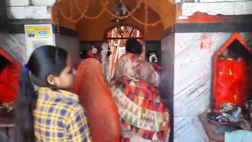 #निर्माणाधीन पंचमंदिर मोतिहारी मे तीज के अवसर महिलाओं ने की शिव की पूजा