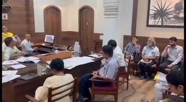 जोधपुर: कलेक्ट्रेट कार्यालय में जिला कलक्टर की अध्यक्षता में शहर की सड़कों के कार्यों की समीक्षा बैठक हुई आयोजित