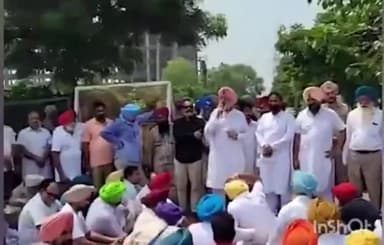 ਐਸਏਐਸ ਨਗਰ ਮੁਹਾਲੀ: ਅੱਜ ਸਾਬਕਾ ਮੰਤਰੀ ਬਲਬੀਰ ਸਿੰਘ ਸਿੱਧੂ ਵੱਲੋਂ ਪੰਜਾਬ ਕਾਂਗਰਸ ਕਮੇਟੀ ਦੇ ਦਿਸ਼ਾ ਨਿਰਦੇਸ਼ਾਂ ਤਹਿਤ ਲੋਕ ਮਾਰੂ ਫੈਸਲਿਆਂ ਦਾ 76 ਸੈਕਟਰ ਚ ਵਿਰੋਧ