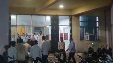 रामपुर: दयावती मोदी  अकेडमी के सिक्योरिटी गार्ड की ड्यूटी के दौरान हालत बिगड़ी सिक्योरिटी गार्ड जिला अस्पताल में भर्ती