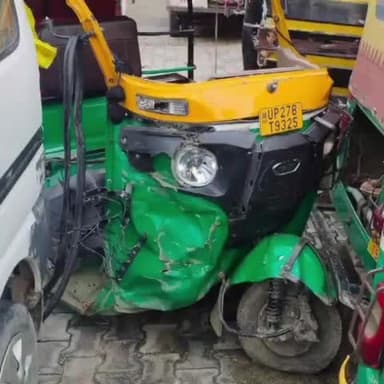 तिलहर: खुदागंज रोड पर पिकअप की टक्कर से ऑटो चालक की हुई मौत,पुलिस ने दोनों वाहन कब्जे में लिए,पिकअप चालक हुआ फरार।