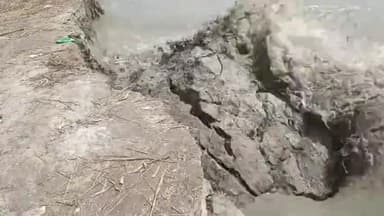 कहरा: नवहट्टा प्रखंड के रसलपुर मुसहरी टोला में कोसी नदी के कटाव से दर्जनों घर कोसी में हुआ विलीन, ग्रामीण परेशान।