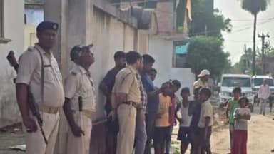 हुसैनगंज: हरिहास गांव में निकलने वाले महावीरी जुलूस की ड्रोन कैमरे से पुलिस कर रही निगरानी