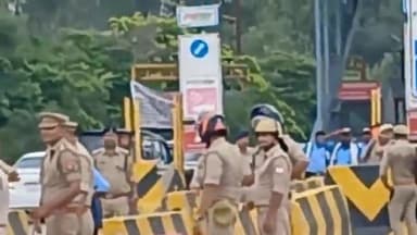 मुरादाबाद: मूंढापांडे टोल प्लाजा पर भाकियू मुलायम के कार्यकर्ताओं द्वारा किया गया धरना प्रदर्शन का प्रयास, पुलिस ने रोका