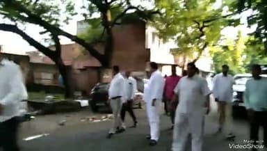 खबर औरैया से नगर पालिका अध्यक्ष अनूप गुप्ता ने तिलक नगर में परखी साफ सफाई की व्यवस्था