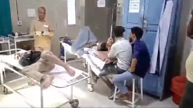 शाजापुर: बेरछा रोड पर सड़क हादसे में दो लोग हुए घायल, जिला अस्पताल में कराया गया भर्ती