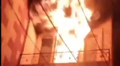 जोधपुर: लखारा बाजार में चूड़ियों के गोदाम में लगी भीषण आग, फायर ब्रिगेड की दमकल मौके पर पहुंची