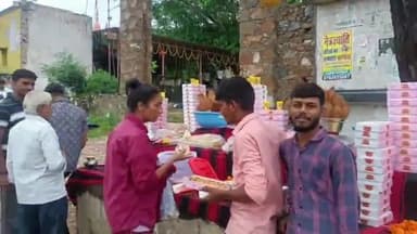 बस्सी: बस्सी क्षेत्र के नई नाथ धाम गणेश मोड पर गणेश जन्मोत्सव पर सजी फूल बंगले से आकर्षक की श्रद्धालुओं ने किए दर्शन