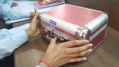 सहजनवा: आईटीएम के छात्रों द्वारा बनाई गई निर्भय रिंग ( अंगूठी ) गन करेगी महिलाओं की सुरक्षा