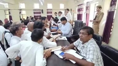 करछना: तहसील करछना परिसर में आयोजित संपूर्ण समाधान दिवस में आई 155 से अधिक शिकायतें, नहीं हुआ एक भी शिकायती पत्र का समाधान