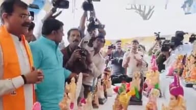 हुज़ूर: BJP प्रदेश अध्यक्ष वीडी शर्मा पहुंचे भोपाल के न्यू मार्केट खरीदी गणेश जी की मिट्टी की मूर्ति