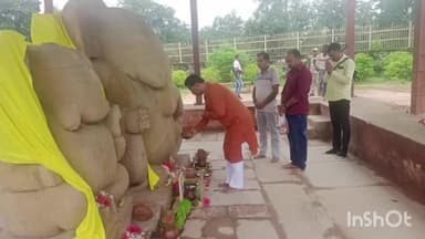 दंतेवाड़ा: बारसूर के प्राचीन गणेश मंदिर पहुंचे विधायक चैतराम अटामी, पूजा अर्चना कर की मंगलकामना