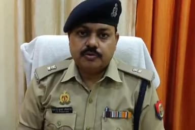 कैंपियरगंज: कैंपियरगंज थाना के अलीगढ़ गांव में भैंस को हंसने को लेकर दो पक्षों में विवाद एक पक्ष का टूटा पर पुलिस में दर्ज किया केस