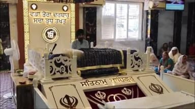 पीरटांड: गुरु ग्रंथ साहिब का पहला प्रकाश पर्व स्टेशन रोड स्थित गुरुद्वारा गुरु सिंह सभा में रविवार को बड़े ही धूमधाम से मनाया गया।