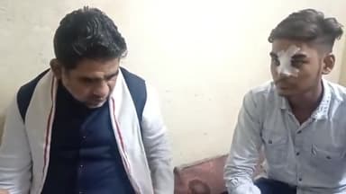 रामपुर: मुहल्ला नाला पार पहुँचकर AAP नेता मामून शाह खान ने चाइनीज़ माँझे से घायल युवक का हालचाल जाना