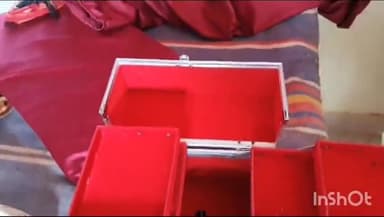 रायबरेली: बिल्हौमऊ गांव में चोरों ने एक घर में पीछे के रास्ते से घुसकर सोने चांदी के आभूषण समेत करीब,5 लाख रुपए का सामान किया चोरी