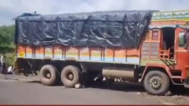 अंबाजोगाई: येलडा घाटात अरुंद रस्त्यामुळे कठड्याला जाऊन धडकला ट्रक, जीवितहानी टळली