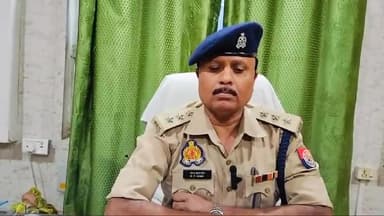 दिबियापुर थाना क्षेत्र के अंतर्गत ग्राम किशनपुर में दो पक्षों के बीच में झगड़े में चली गोलीके विषय में जानकारी देते सीओ