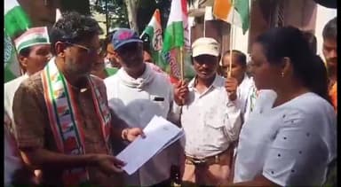 देवेंद्रनगर: ब्लॉक कांग्रेस कमेटी देवेंद्रनगर के कार्यकर्ताओं ने विभिन्न मांगों को लेकर राज्यपाल के नाम तहसीलदार को सौंपा ज्ञापन