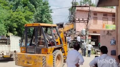 मूंडवा: कुचेरा कस्बे में अज्ञात कारणों के चलते विद्युत ट्रांसफार्मर में लगी आग, सात घंटे तक विद्युत आपूर्ति रही ठप