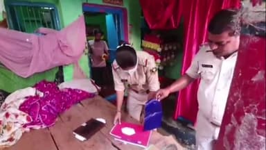 कहरा: सदर थाना क्षेत्र के मीर टोला मे एक महिला ने गले मे फंदे लगाकर की आत्महत्या, पुलिस शव को पोस्टमार्टम को भेज जुटी जांच मे।