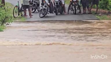 दंतेवाड़ा: भारी बारिश से नदी नाले उफान पर गंजेनार से मसेनार का संपर्क टूटा ,आवागमन हुआ बाधित