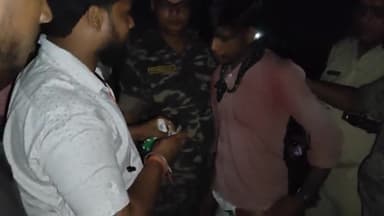 हज़ारीबाग: नगवा हवाई अड्डे में बकरी के साथ बकरी चोर को ग्रामीनो ने नशीली पदार्थ के साथ पकड़ा