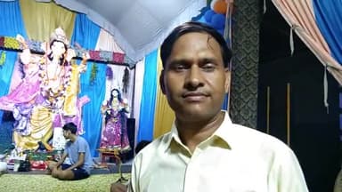 खबर औरैया से मोहल्ला आवास विकास में विनायक नगर में चल रहे गणेश महोत्सव के विषय में जानकारी देते अविनाश अवस्थी