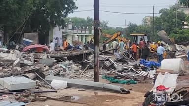 दुर्ग: भिलाई नगर निगम की टीम ने आज जोन 3 कर्बला मस्जिद कमेटी के पास अवैध कब्जा पर चलाए बुलडोजर