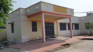 रामपुर: रामपुर धोबी घाट के पास डिवाइडर से टकराकर एक बुलेट चालक की हुई मौत, एक युवक हुआ घायल