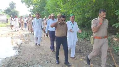 रामपुर: SDM कोर्ट के आदेश पर सरकारी चकरोट की जमीन से अतिक्रमण हटाने के पहुंची राजस्व की टीम ने किसानों को दिया 3 दिन का समय