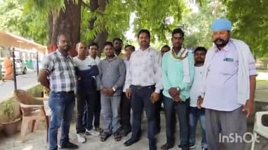 लखीमपुर: पीएम आवास योजना में प्रधानों की मनमानी को लेकर प्रधान क्षेत्र पंचायत स्वाभिमान संघ ने कलेक्ट्रेट में DM को सौंपा ज्ञापन