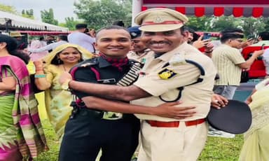 लंभुआ: शिक्षा मित्र के पुत्र के लेफ्टिनेंट बनने पर बाबा जनवारी नाथ धाम सेवा संस्थान ने किया सम्मानित